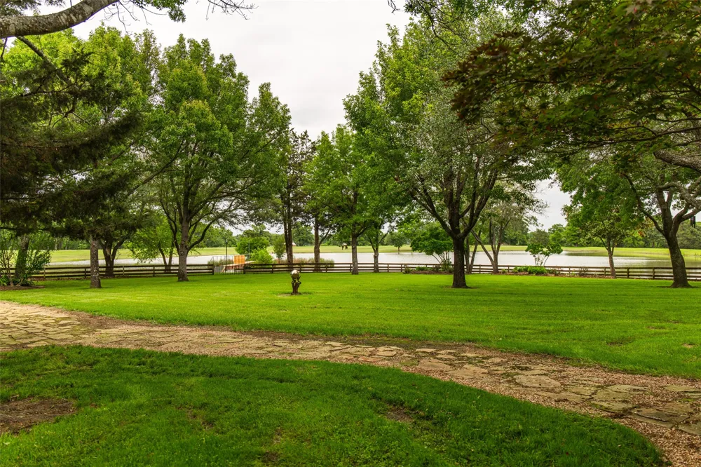 1050 Vz County Road 3704 Wills Point, TX 75169