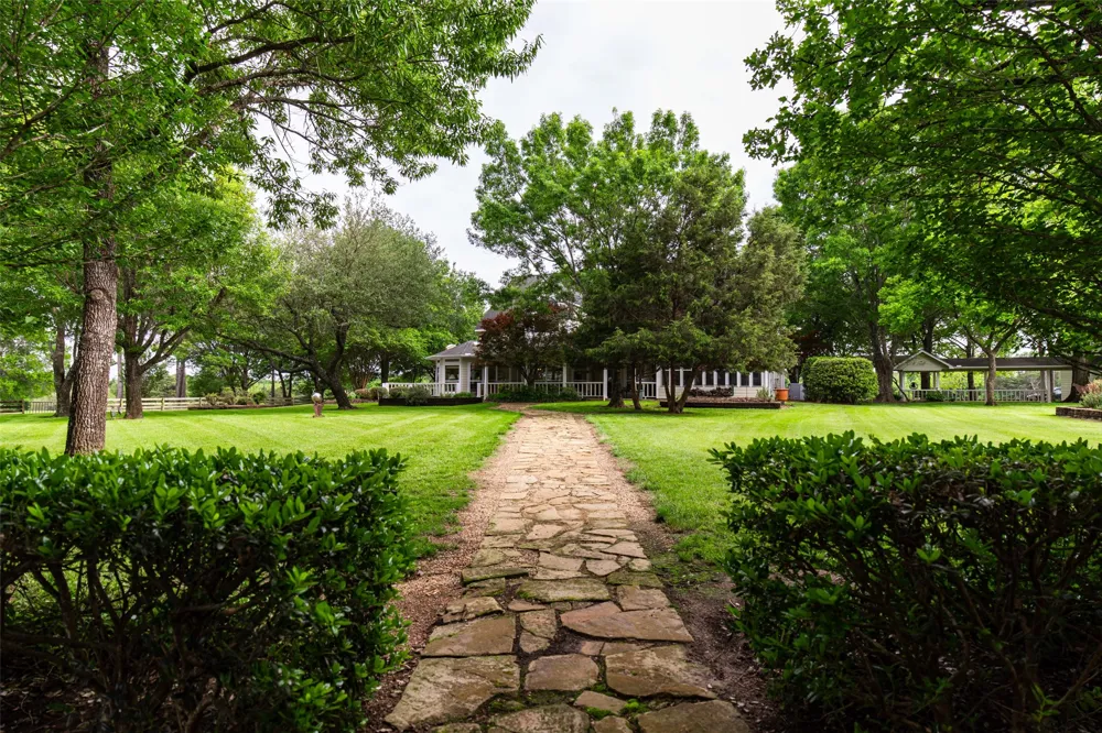 1050 Vz County Road 3704 Wills Point, TX 75169