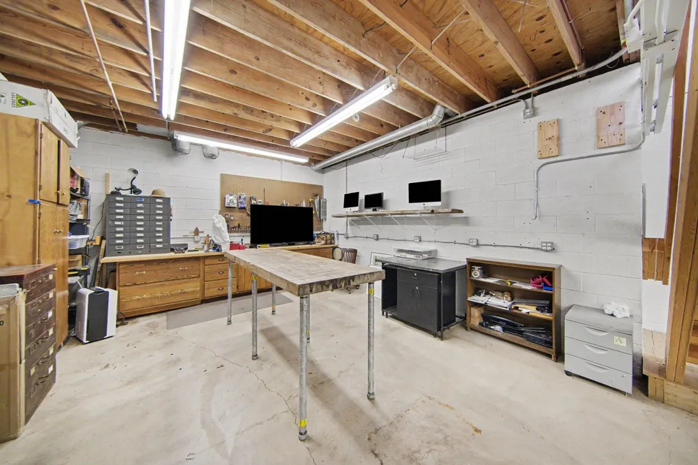 8885 Burmeister Road Saline, MI 48176