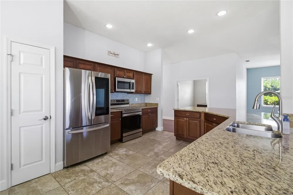 5104 52ND AVENUE W Bradenton, FL 34210