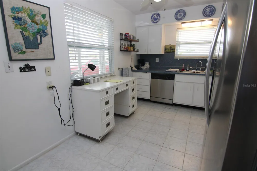 810 OAKMONT AVENUE Sun City Center, FL 33573