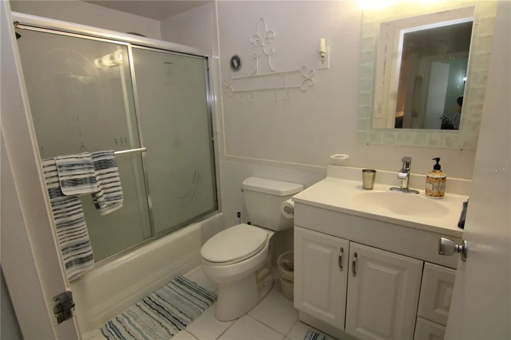 810 OAKMONT AVENUE Sun City Center, FL 33573