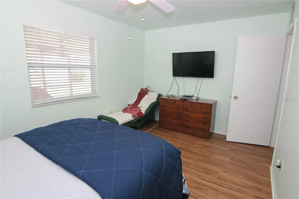 810 OAKMONT AVENUE Sun City Center, FL 33573
