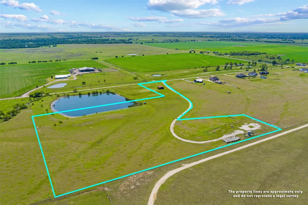 9817 County Road 408 Grandview, TX 76050
