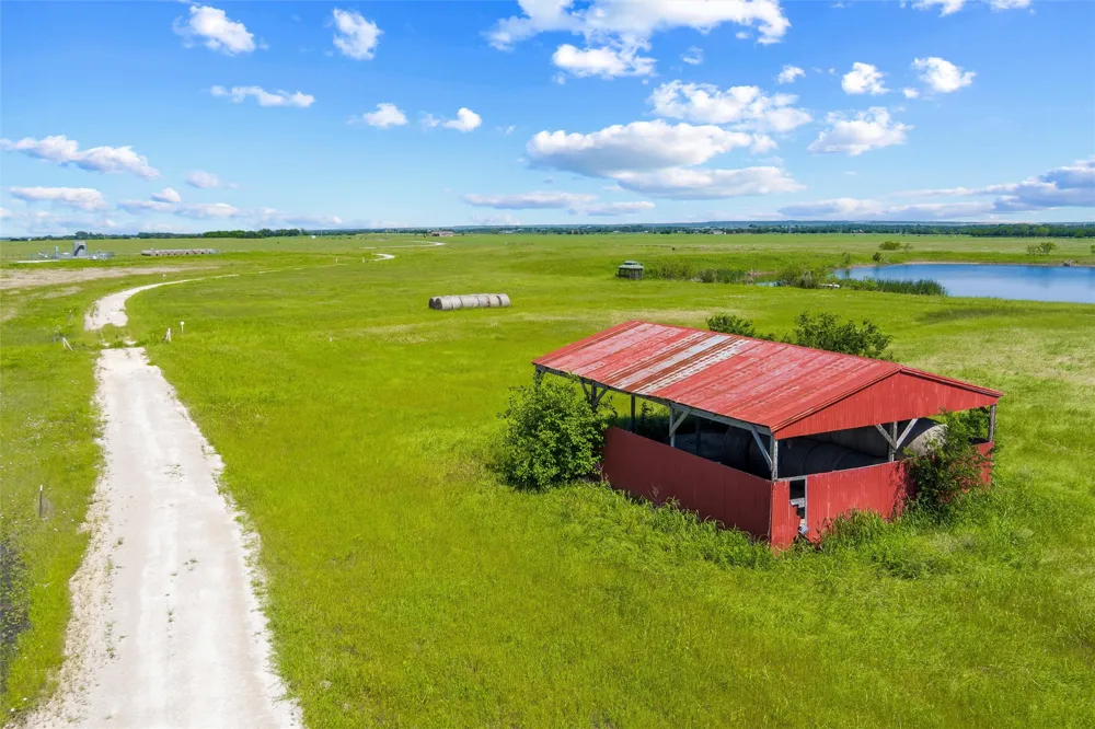 9817 County Road 408 Grandview, TX 76050