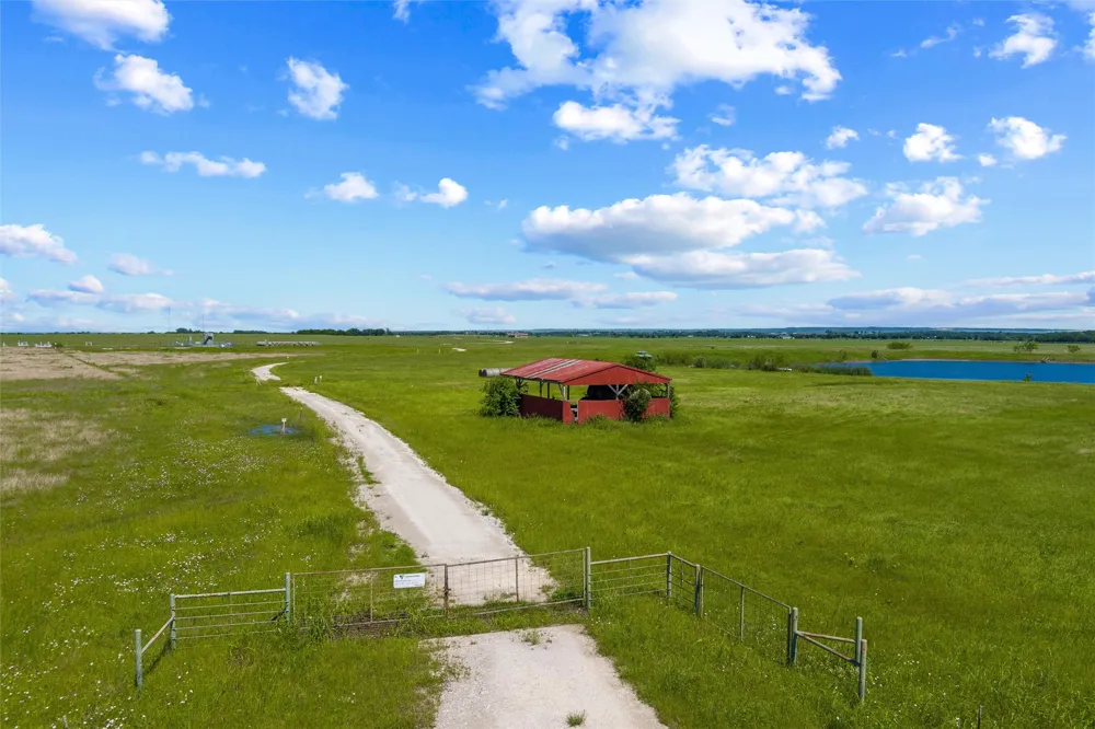9817 County Road 408 Grandview, TX 76050