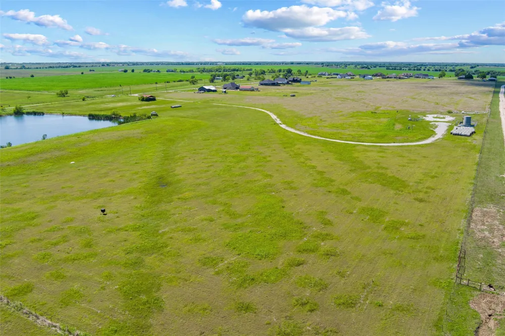 9817 County Road 408 Grandview, TX 76050