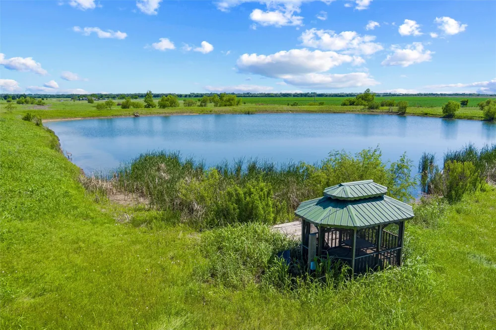9817 County Road 408 Grandview, TX 76050