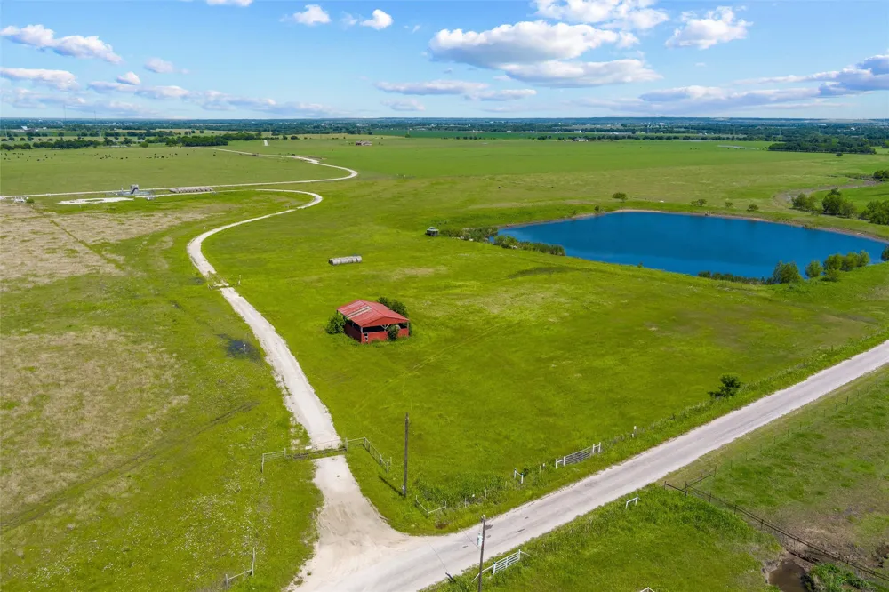 9817 County Road 408 Grandview, TX 76050