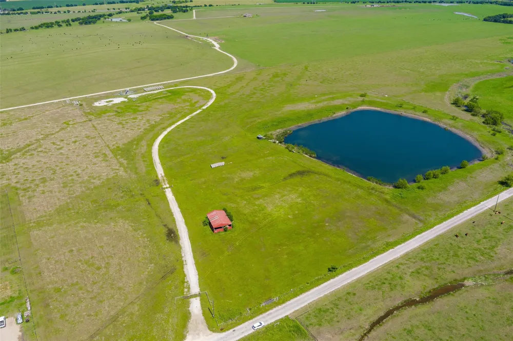 9817 County Road 408 Grandview, TX 76050