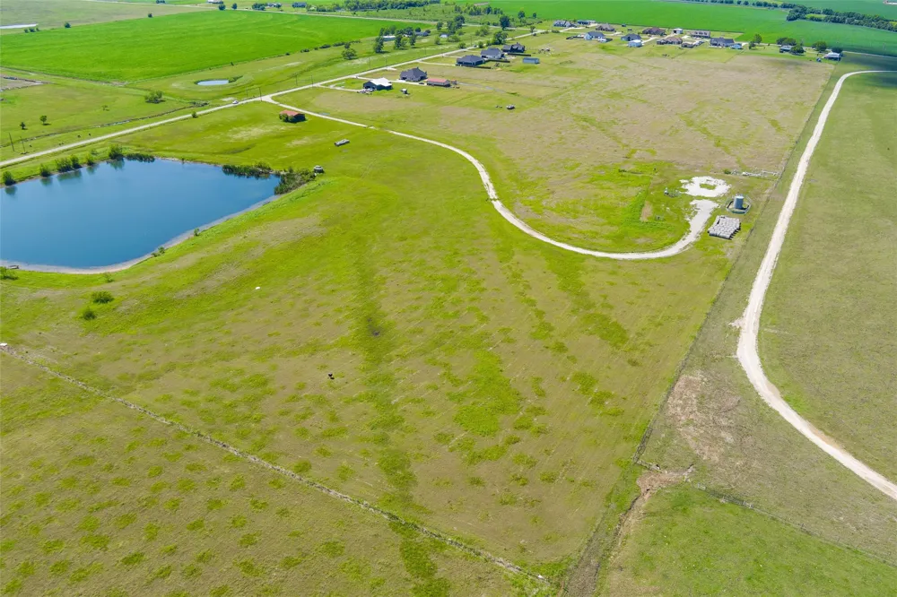 9817 County Road 408 Grandview, TX 76050