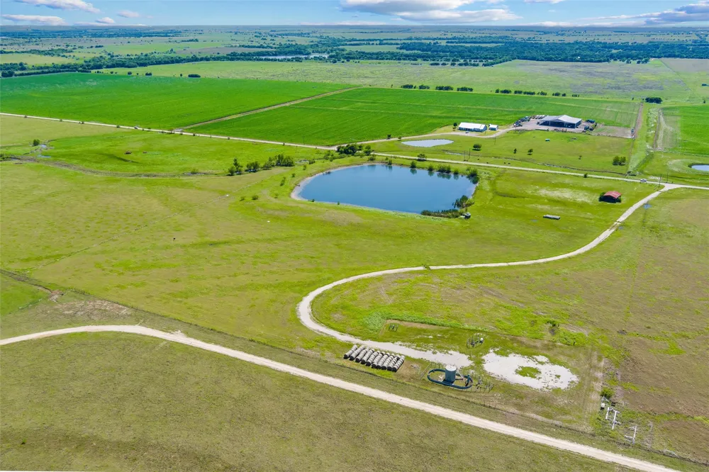 9817 County Road 408 Grandview, TX 76050
