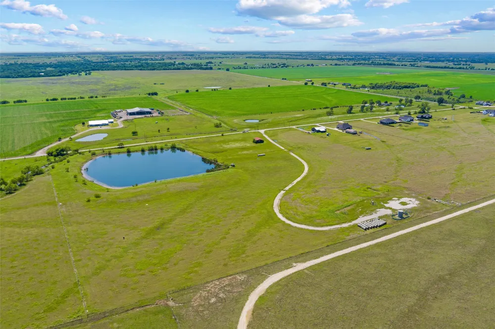9817 County Road 408 Grandview, TX 76050