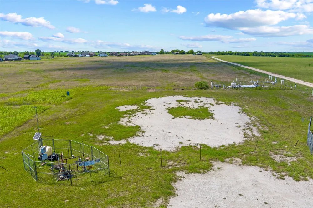 9817 County Road 408 Grandview, TX 76050
