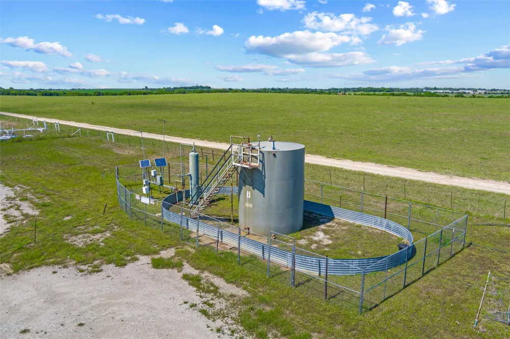 9817 County Road 408 Grandview, TX 76050
