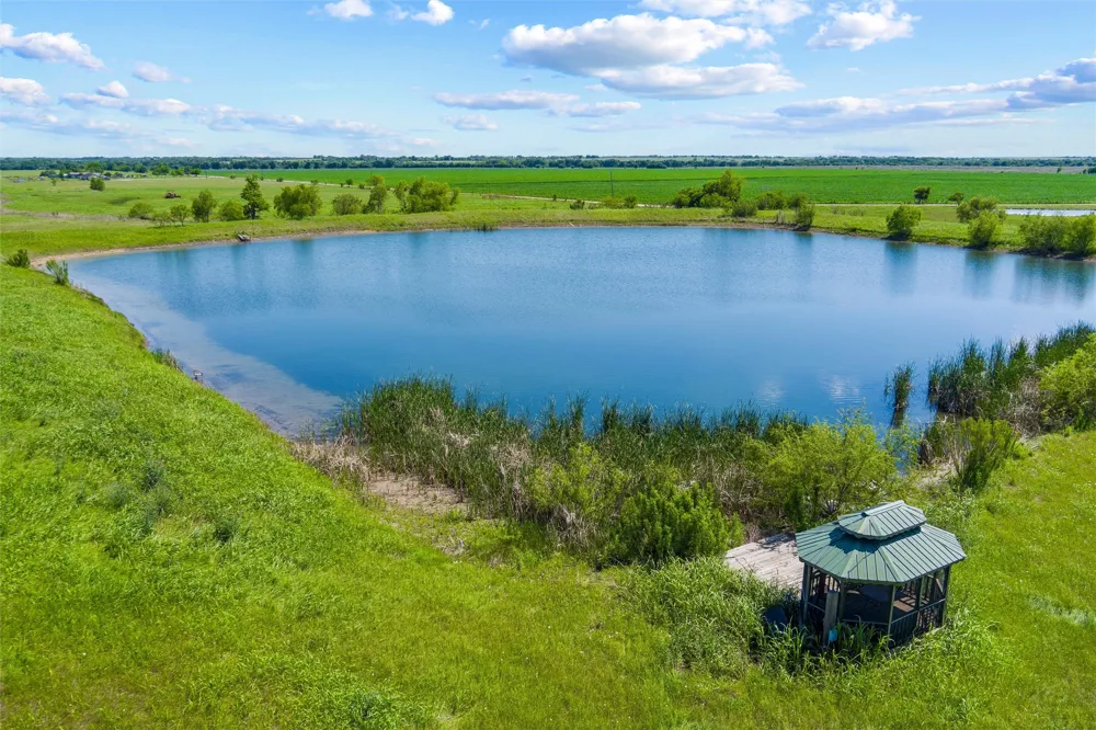 9817 County Road 408 Grandview, TX 76050