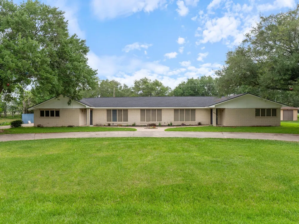 601 W 6th Street Bay City, TX 77414