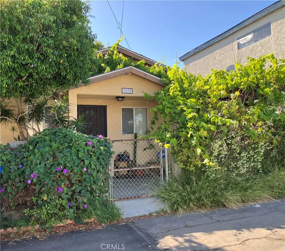 1372 Grand Avenue Long Beach, CA 90804