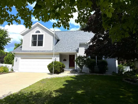 512 W Grand