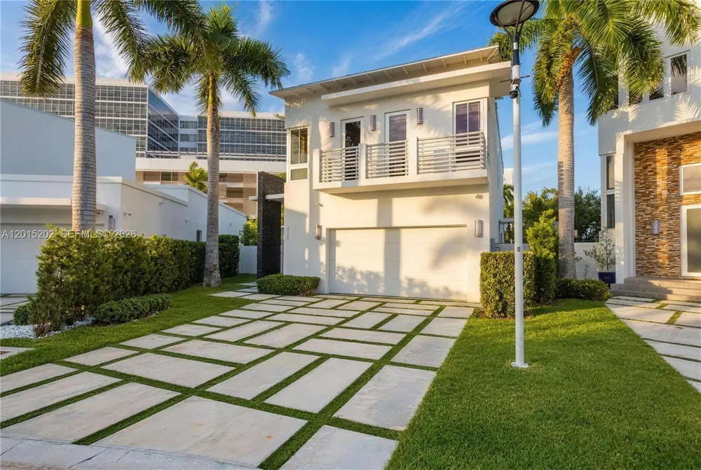 8221 NW 34th Dr Doral, FL 33122