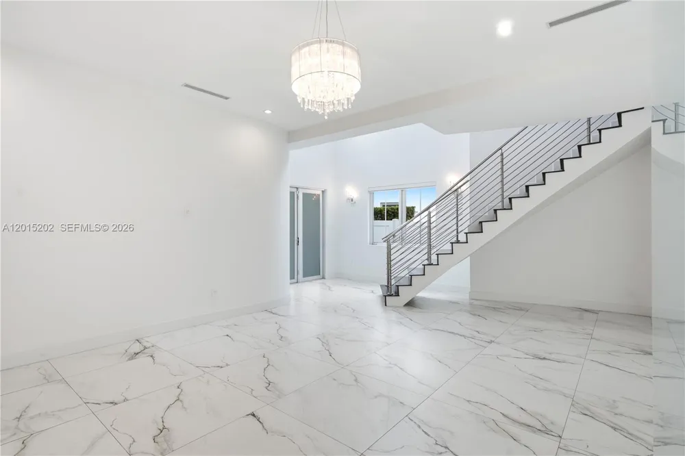 8221 NW 34th Dr Doral, FL 33122
