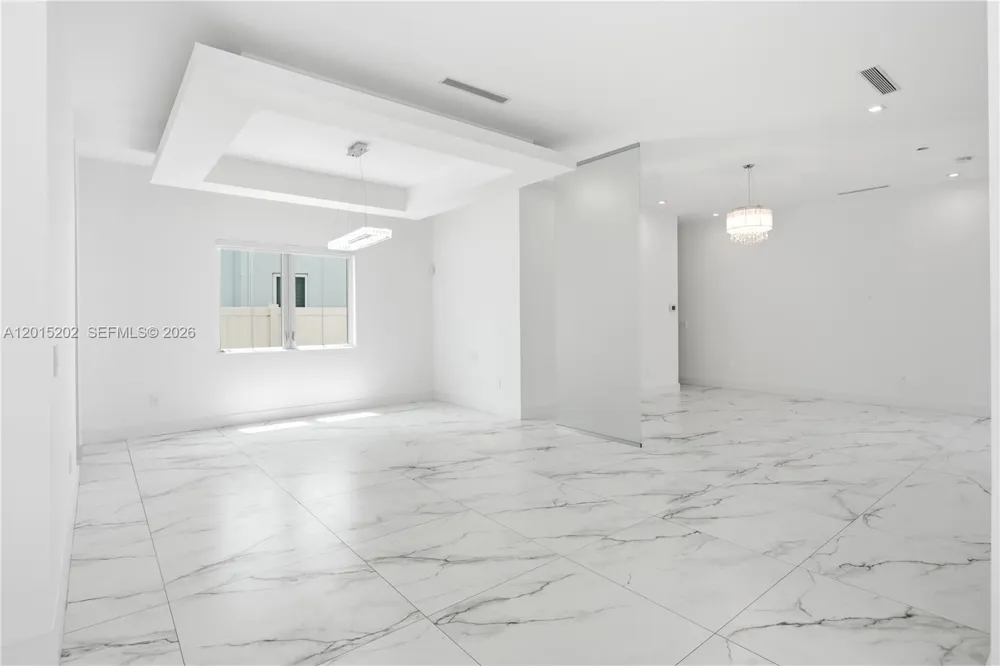 8221 NW 34th Dr Doral, FL 33122