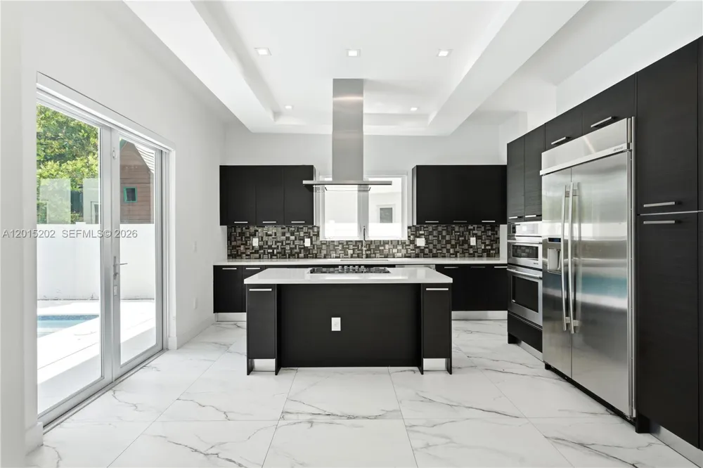 8221 NW 34th Dr Doral, FL 33122