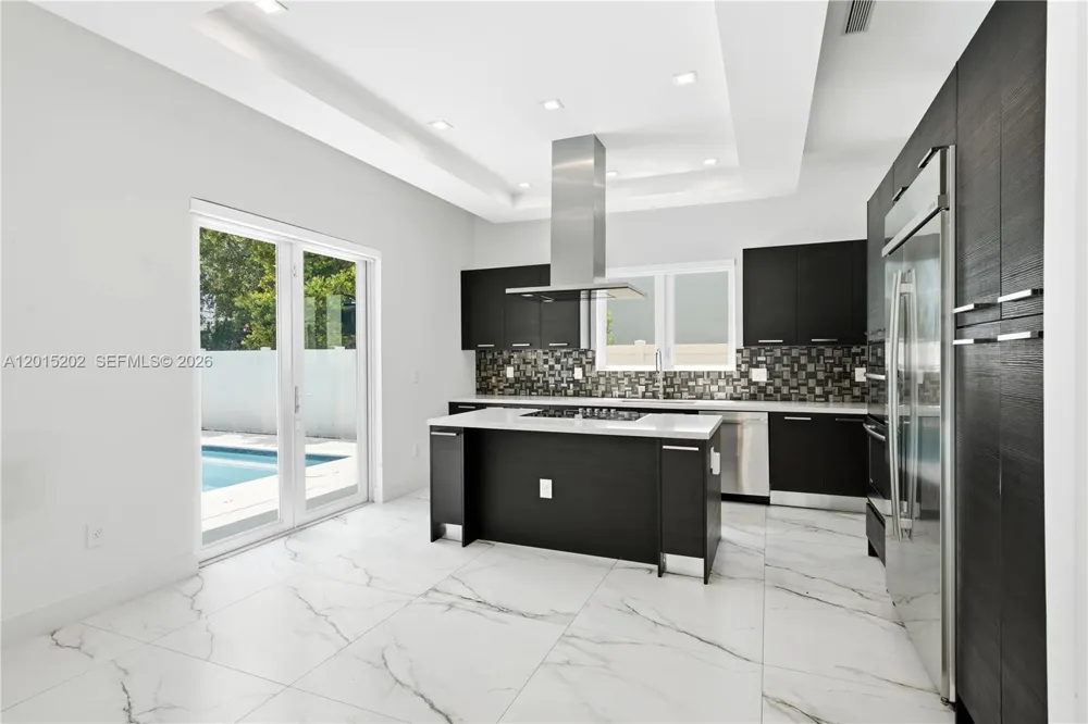 8221 NW 34th Dr Doral, FL 33122