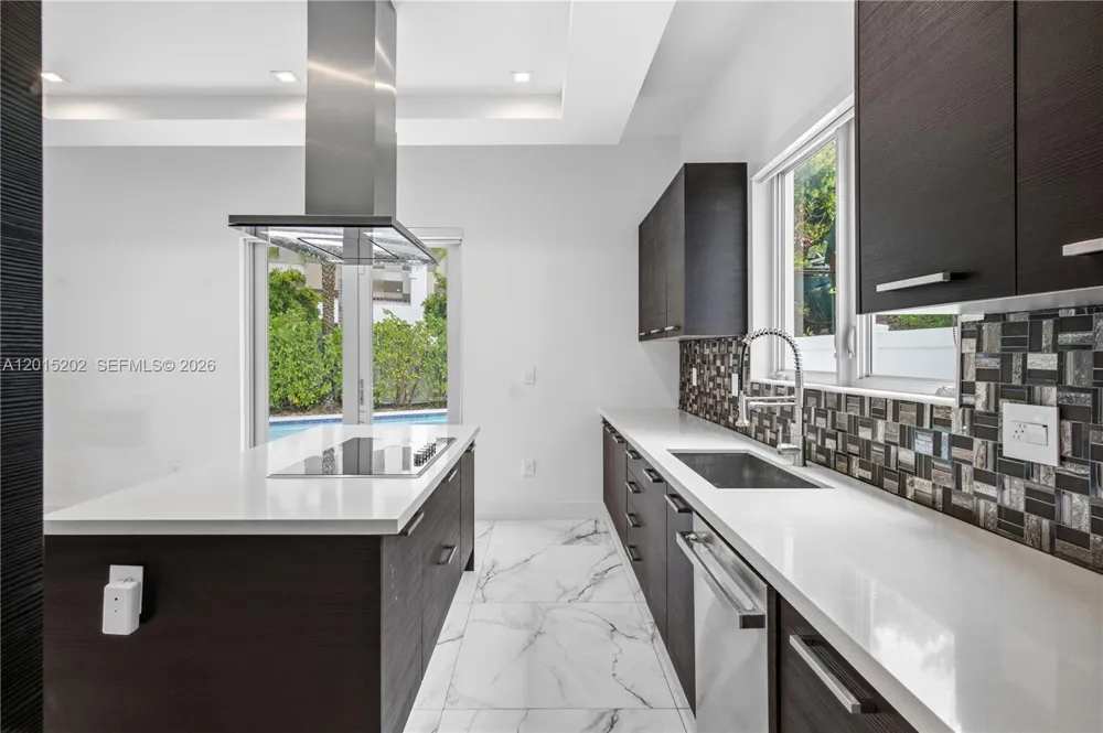 8221 NW 34th Dr Doral, FL 33122