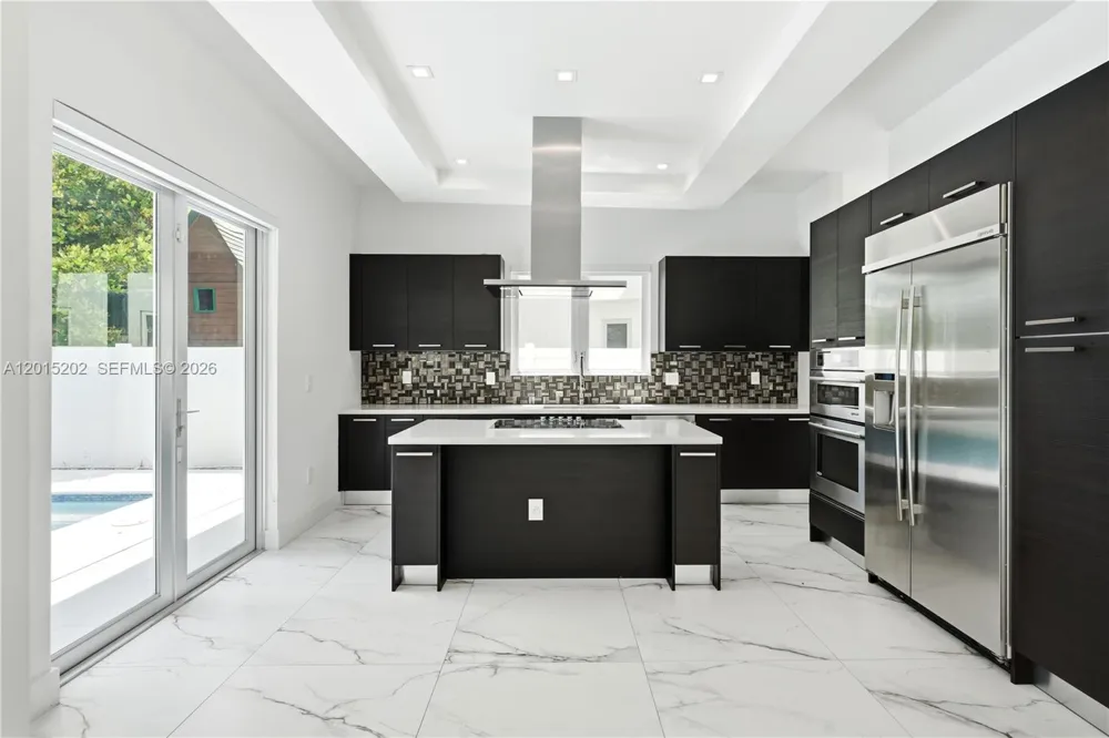 8221 NW 34th Dr Doral, FL 33122