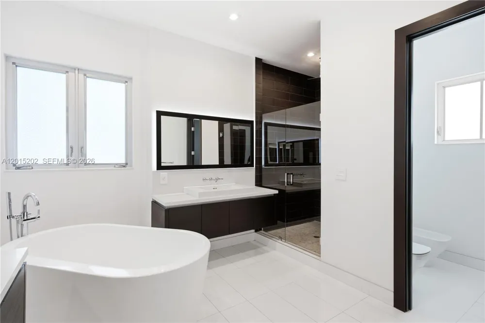 8221 NW 34th Dr Doral, FL 33122