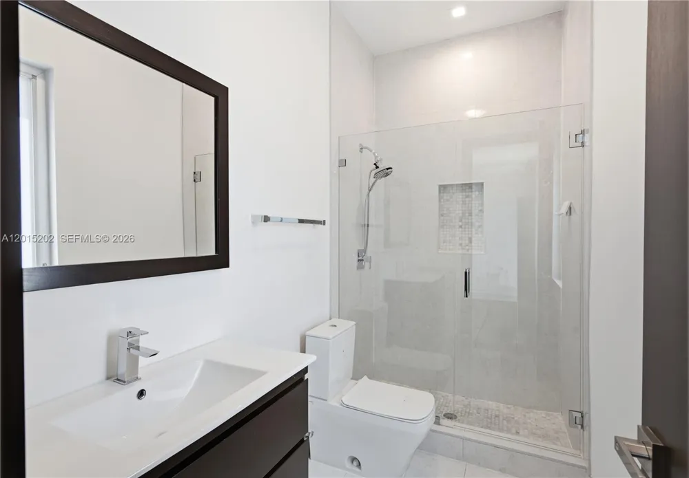 8221 NW 34th Dr Doral, FL 33122