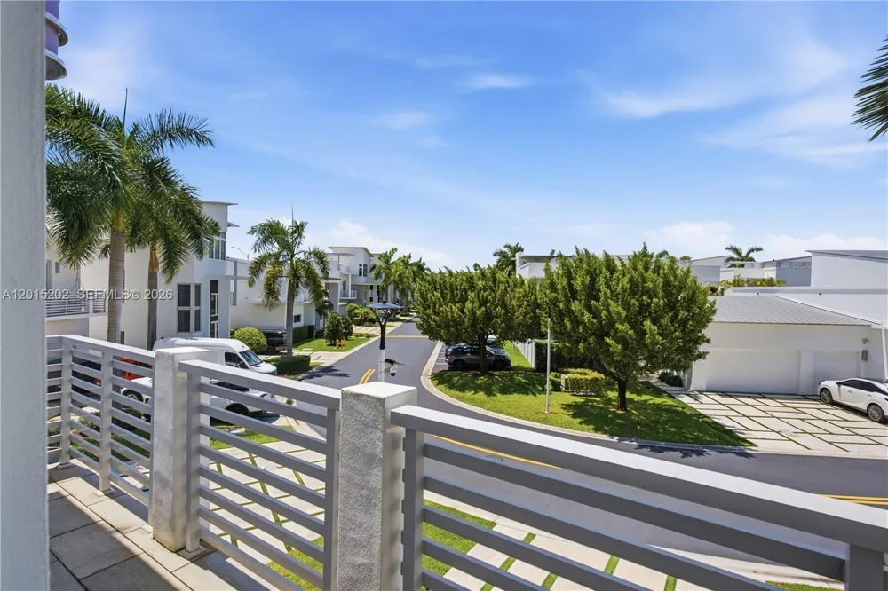 8221 NW 34th Dr Doral, FL 33122