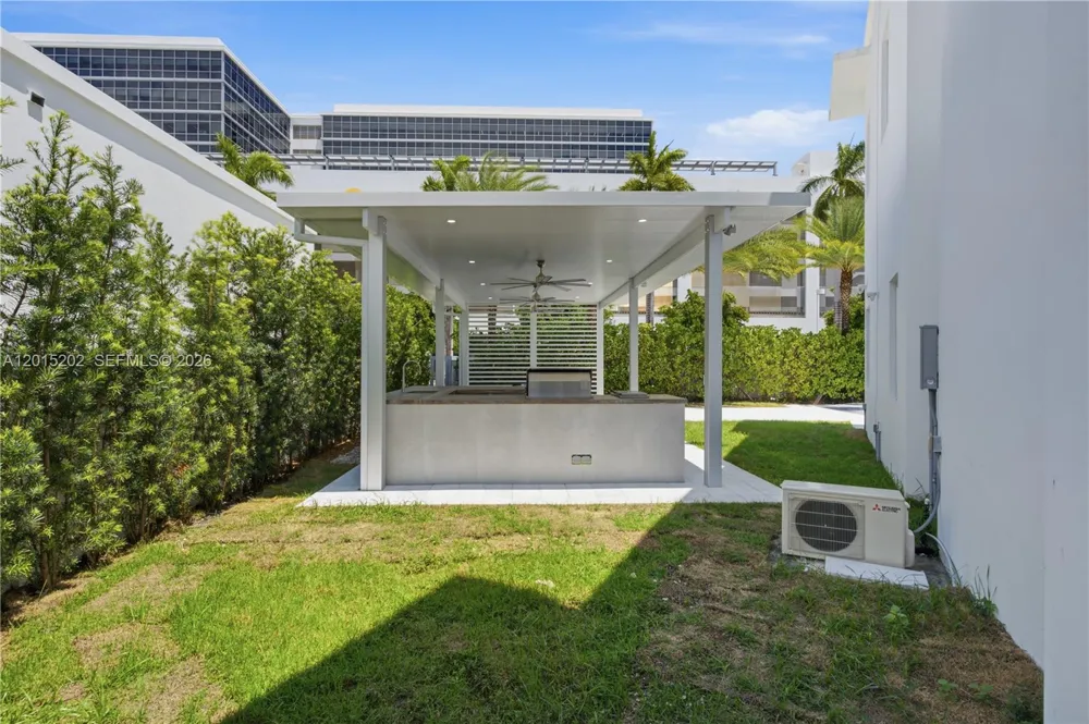 8221 NW 34th Dr Doral, FL 33122