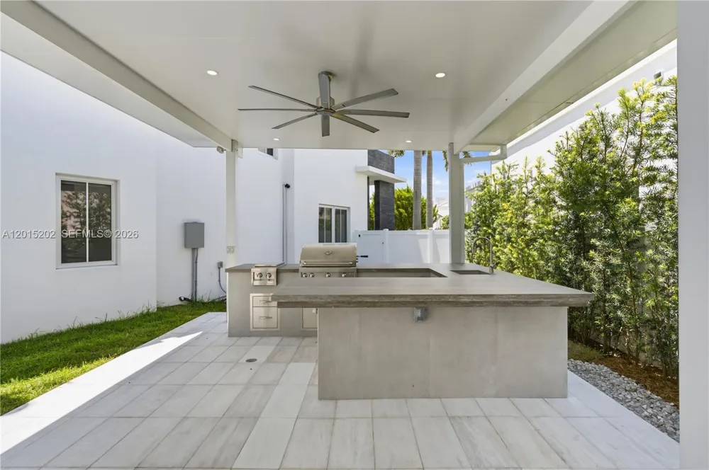 8221 NW 34th Dr Doral, FL 33122