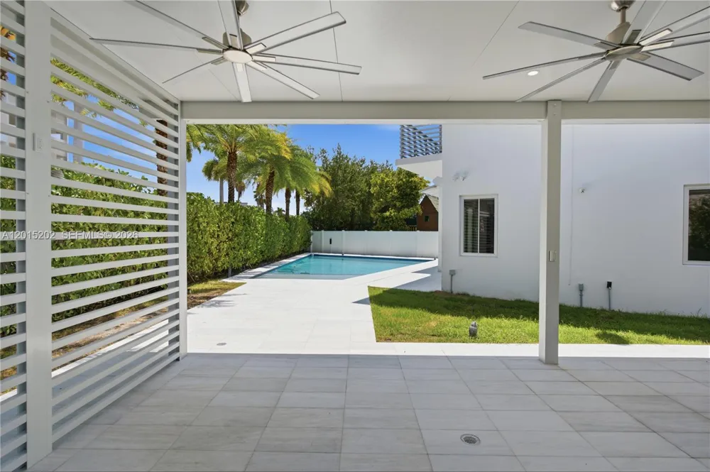 8221 NW 34th Dr Doral, FL 33122