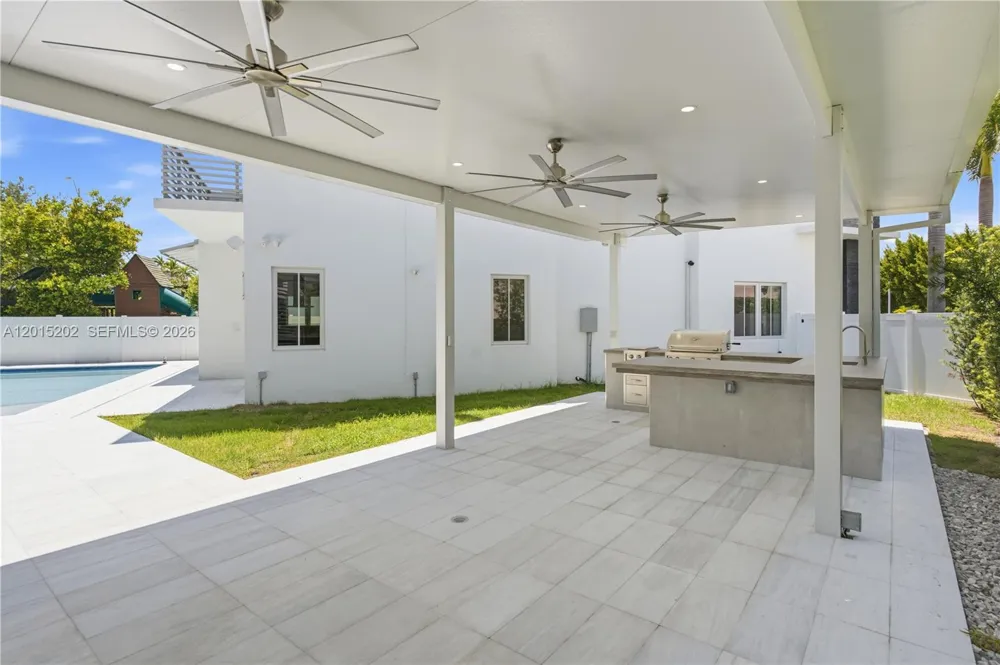 8221 NW 34th Dr Doral, FL 33122