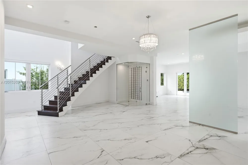 8221 NW 34th Dr Doral, FL 33122