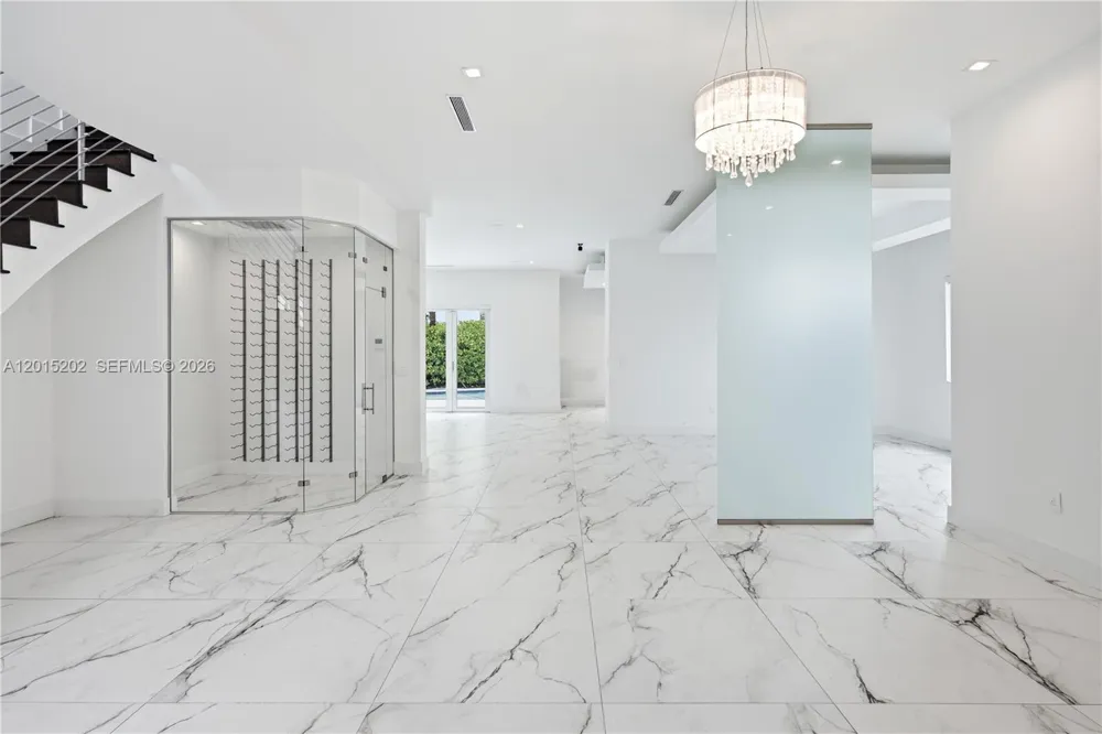 8221 NW 34th Dr Doral, FL 33122