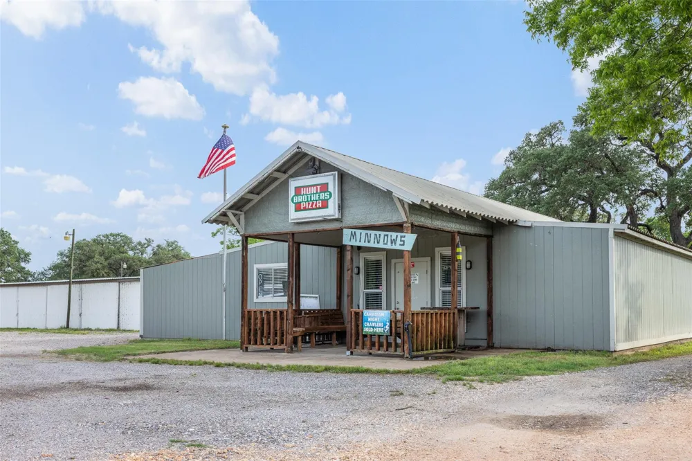 1013 Park Prairie Road Fayetteville, TX 78940