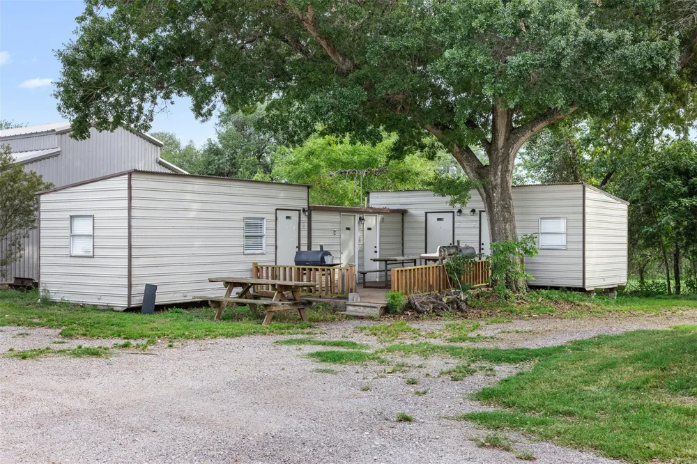 1013 Park Prairie Road Fayetteville, TX 78940