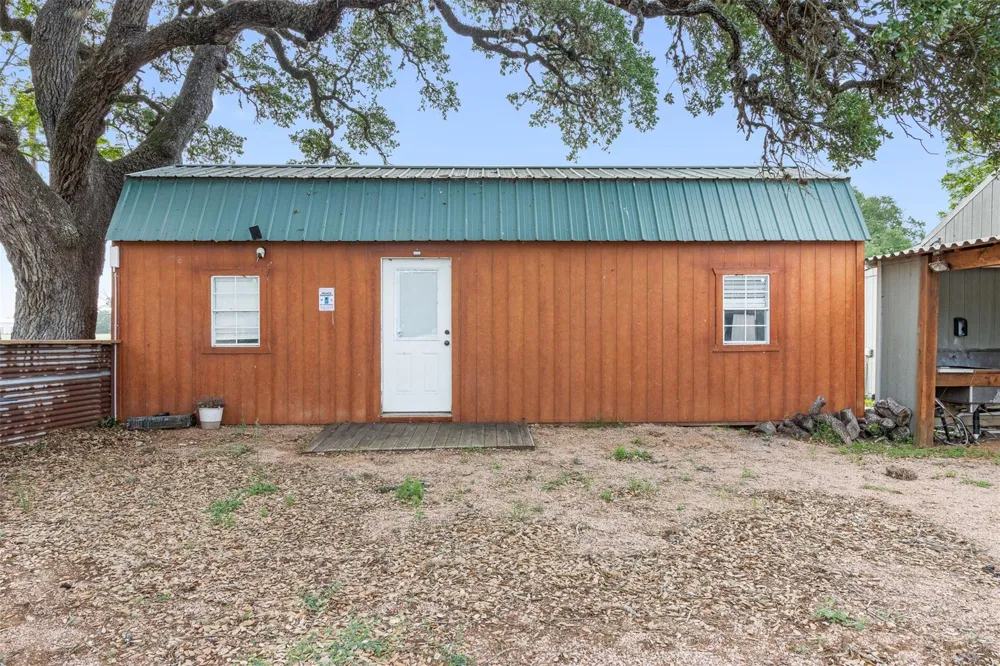 1013 Park Prairie Road Fayetteville, TX 78940
