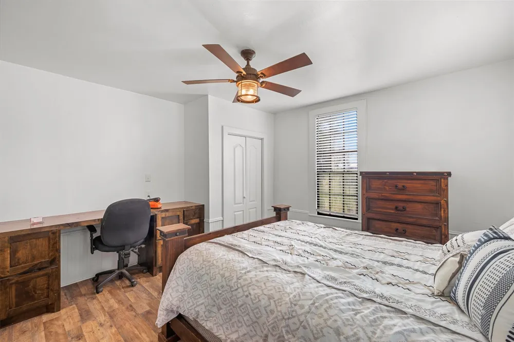 1013 Park Prairie Road Fayetteville, TX 78940