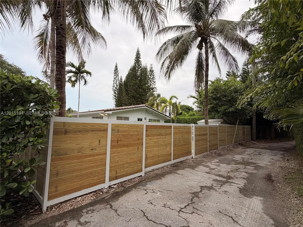 11445 Bayshore Dr North Miami, FL 33181