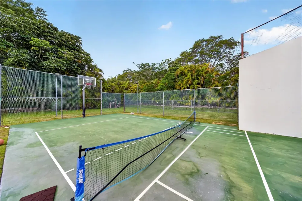 6650 SW 112th St Pinecrest, FL 33156