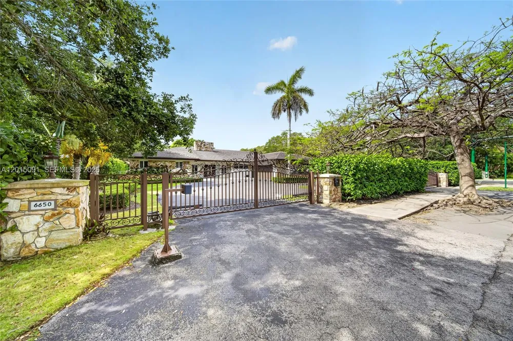 6650 SW 112th St Pinecrest, FL 33156