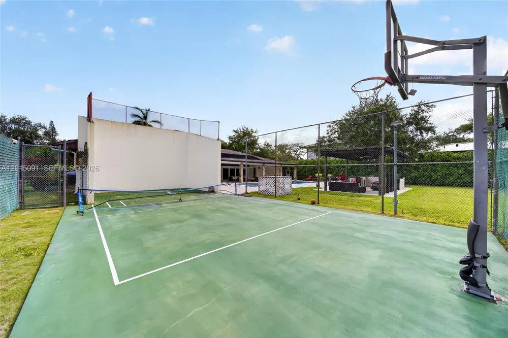 6650 SW 112th St Pinecrest, FL 33156