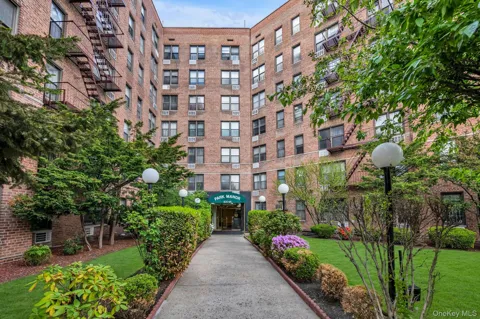 100-25 Queens Boulevard #6E