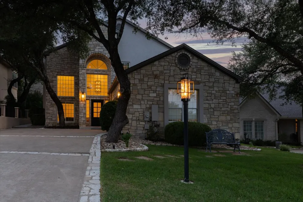 403 Golf Crest Lane Lakeway, TX 78734