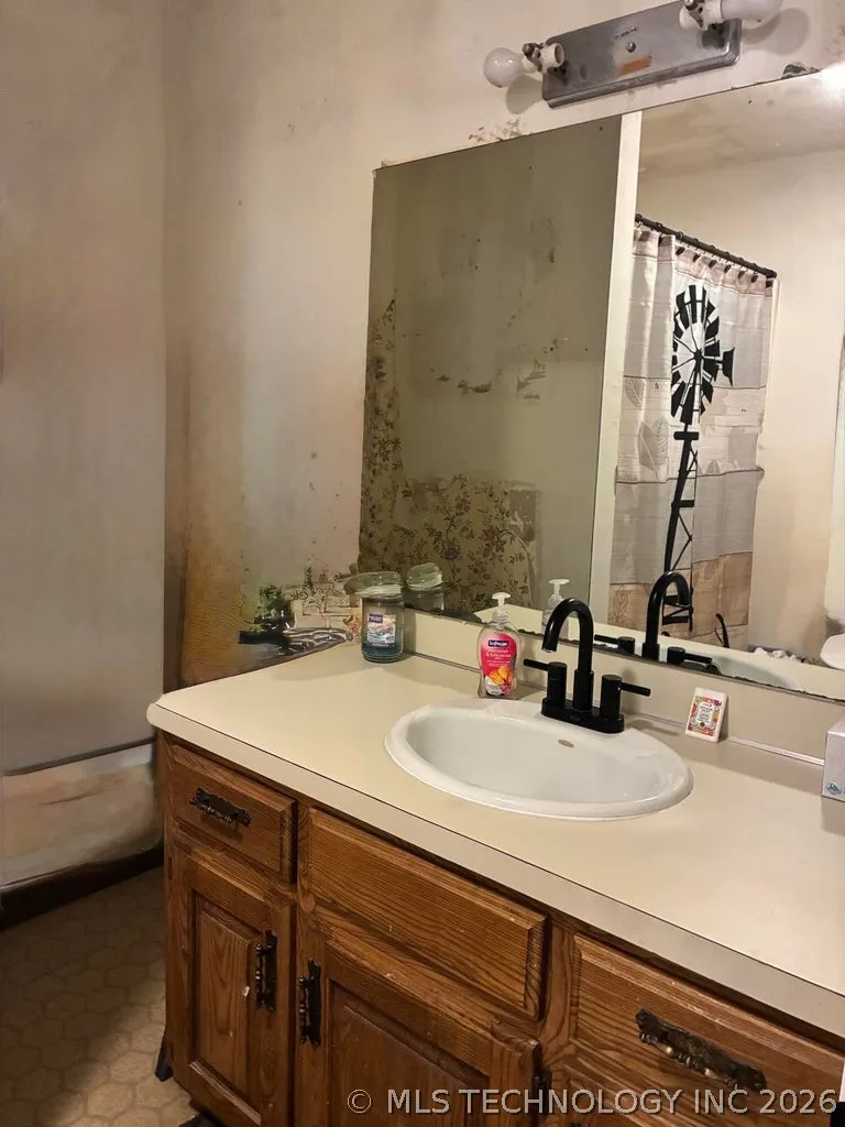 4313 County Road 4360 Eucha, OK 74342